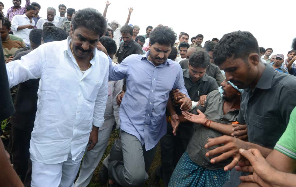 YS Jagan tour - Sakshi2