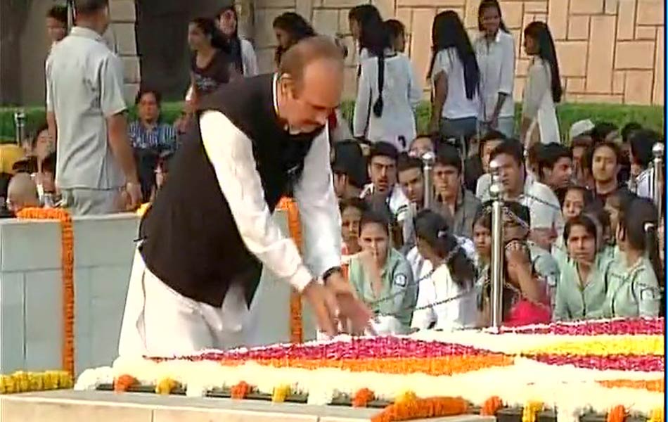 Leaders pays tribute mahatma gandhi5