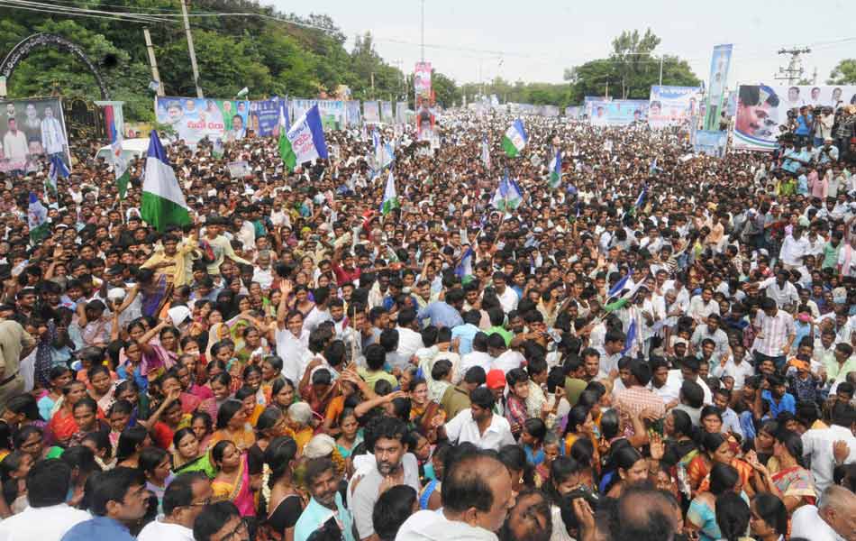 maha dharna in anantapur - Sakshi1