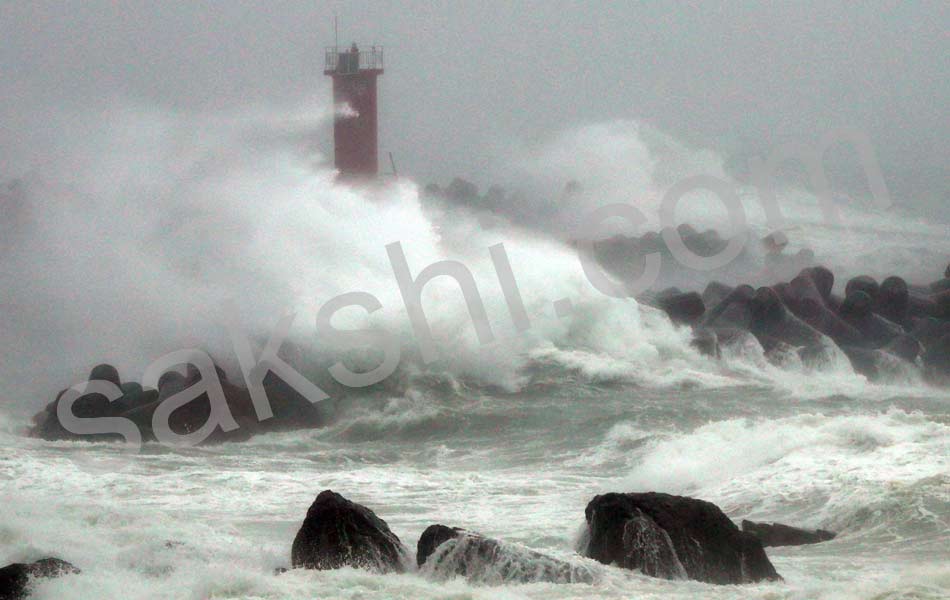 powerful typhoon chaba barrels toward japan2