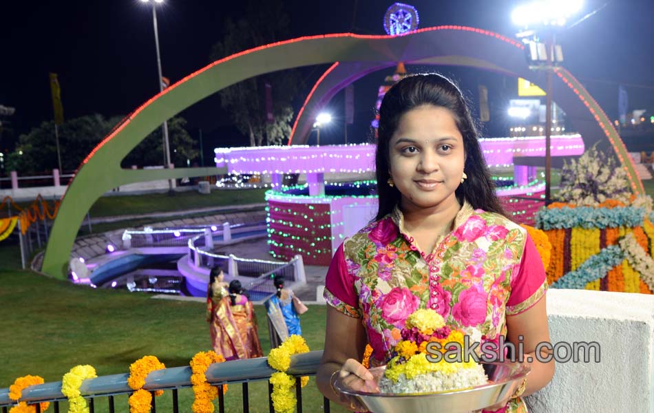 bathukamma festival in Hussain Sagar20