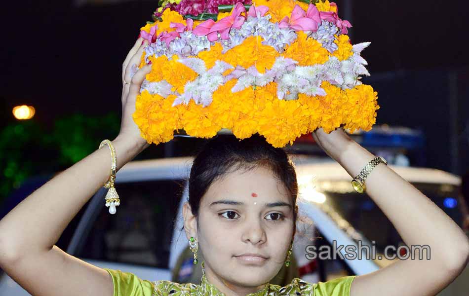 bathukamma festival in Hussain Sagar30