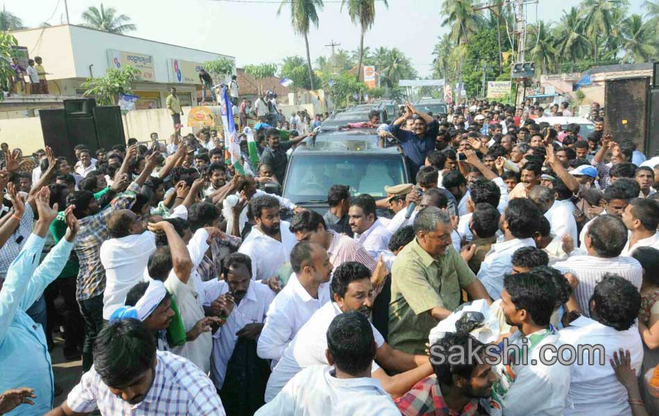 YS Jagan tour in Thunduru - Sakshi1