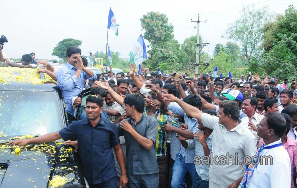 YS Jagan Tour in Chandragirit - Sakshi2