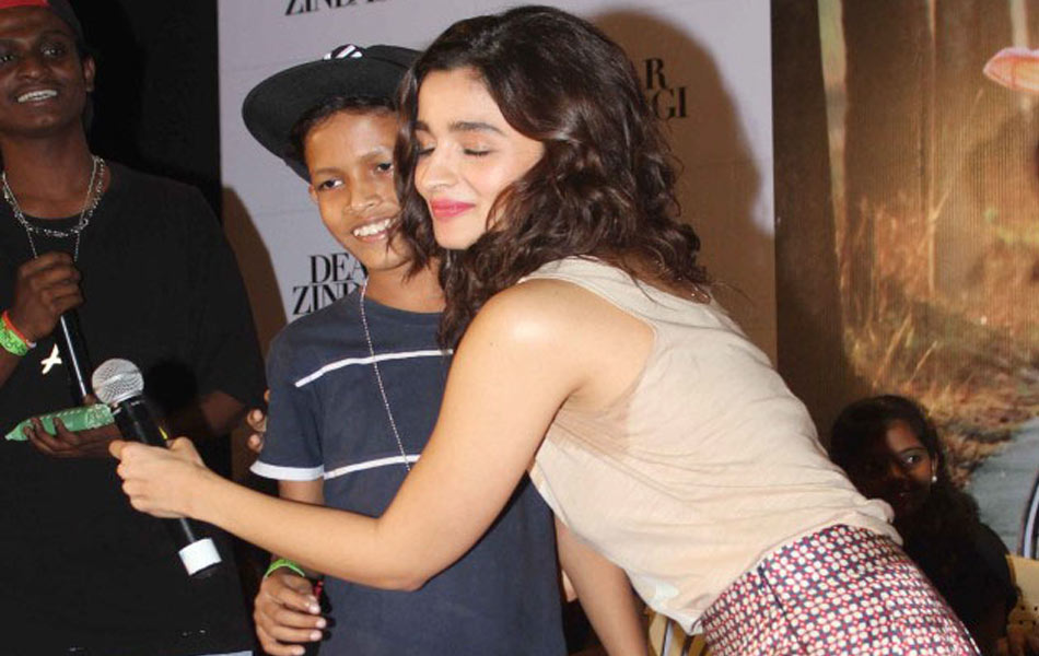 Alia Bhatt Celebrates Childrens Day 20162