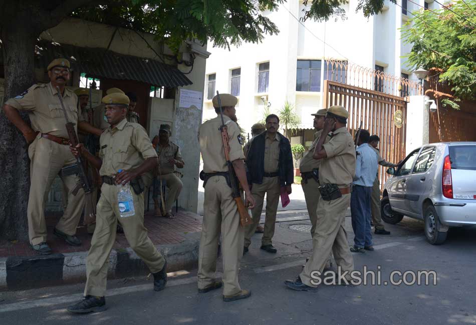 Cash troubles in Hyderabad - Sakshi15