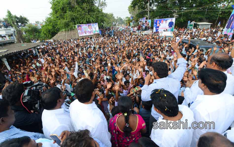 Ys Jagan Visitation to bandarport victims - Sakshi5