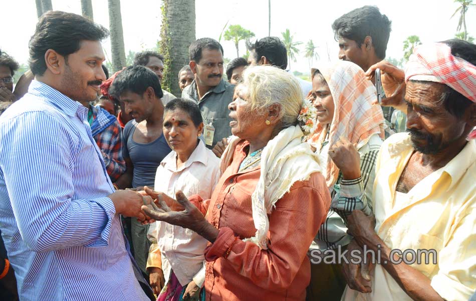 Ys Jagan Visitation to bandarport victims - Sakshi12