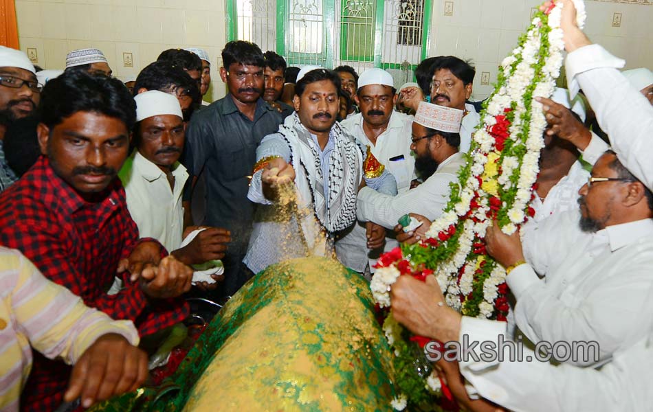 Ys Jagan Visitation to bandarport victims - Sakshi20