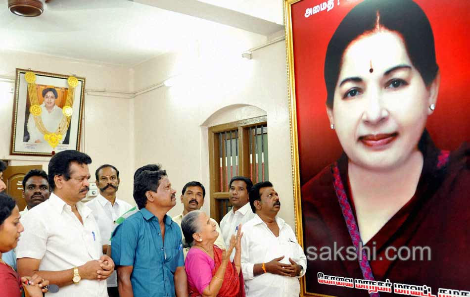 Jayalalitha passes away1