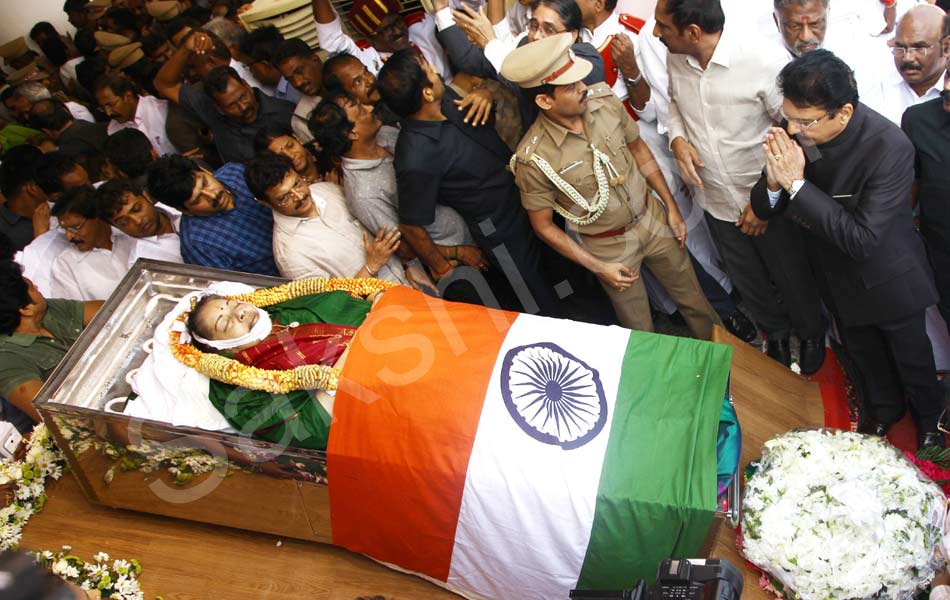 Jayalalithaa passes away - Sakshi20