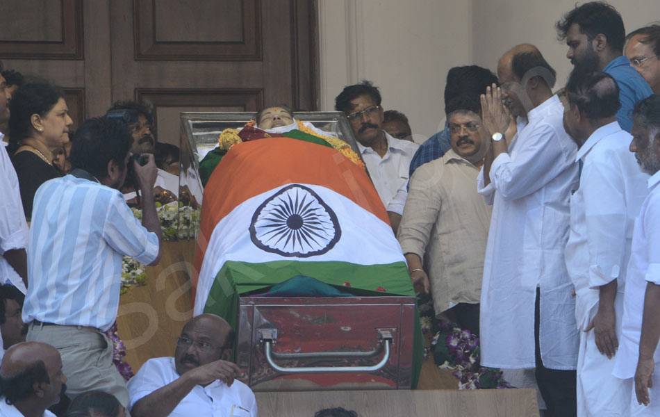 Jayalalithaa passes away - Sakshi3