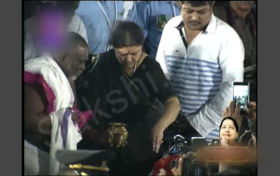 Jayalalithaa laid to rest1