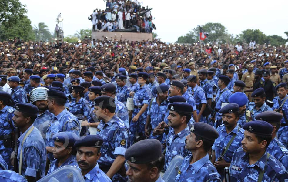 Jayalalithaa laid to rest16