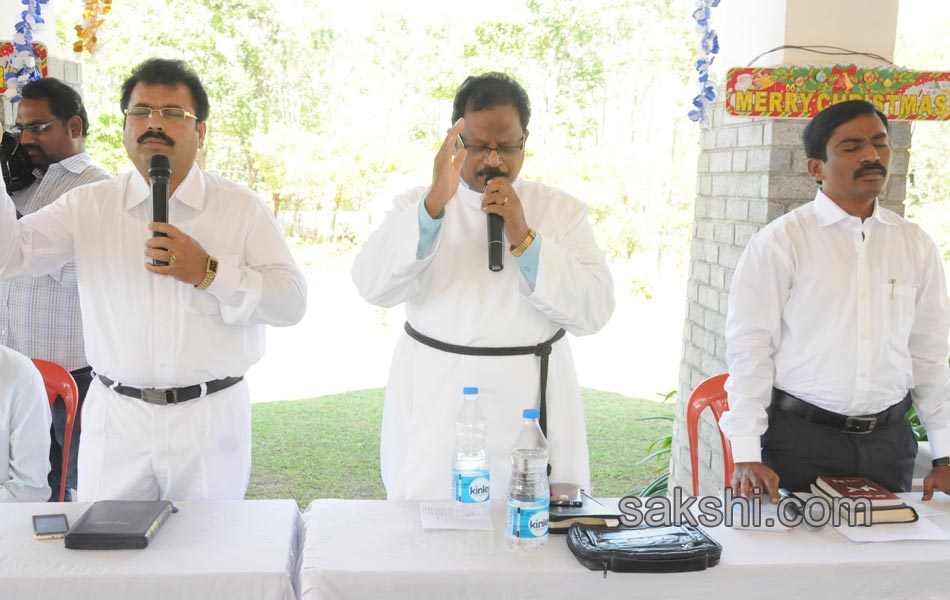 ys jaganmohan reddy visit dasthagiramma house - Sakshi14