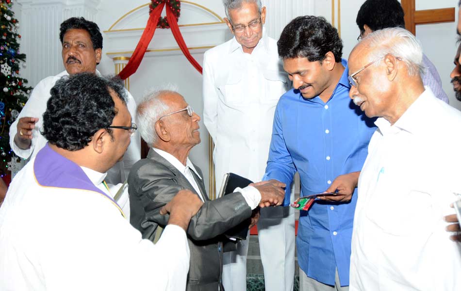 YS jagan family participated in christmas celebration2