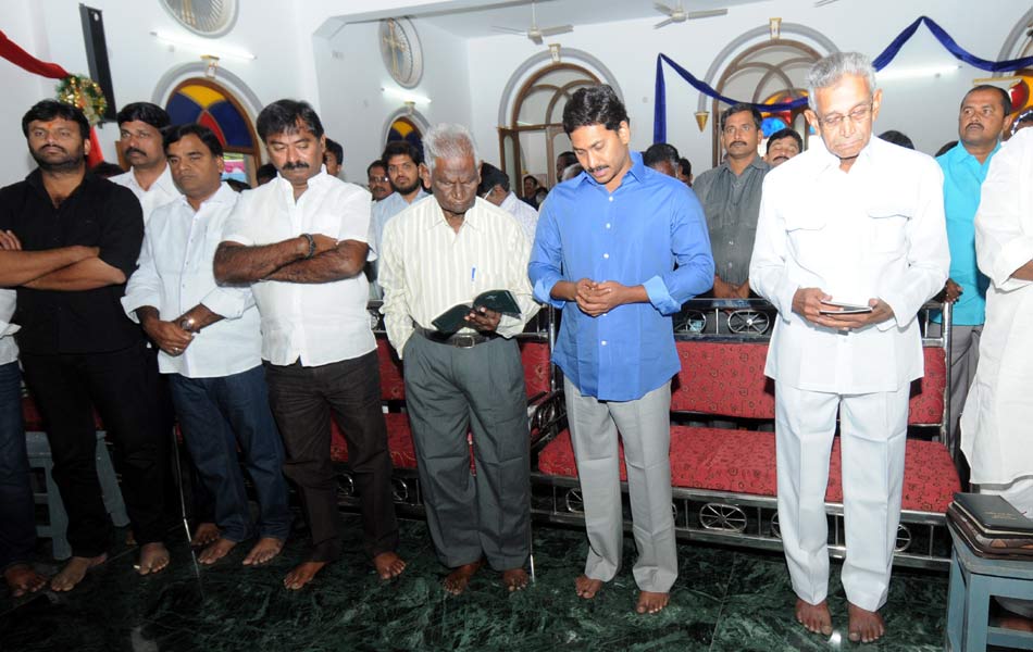 YS jagan family participated in christmas celebration16