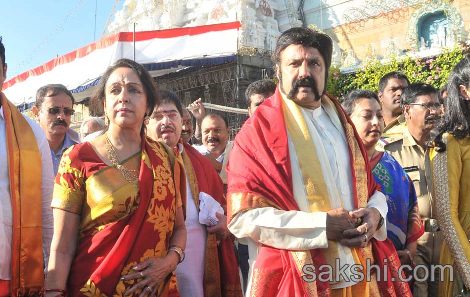 Gautamiputra Satakarni Movie Unit Visits Tirumala - Sakshi5