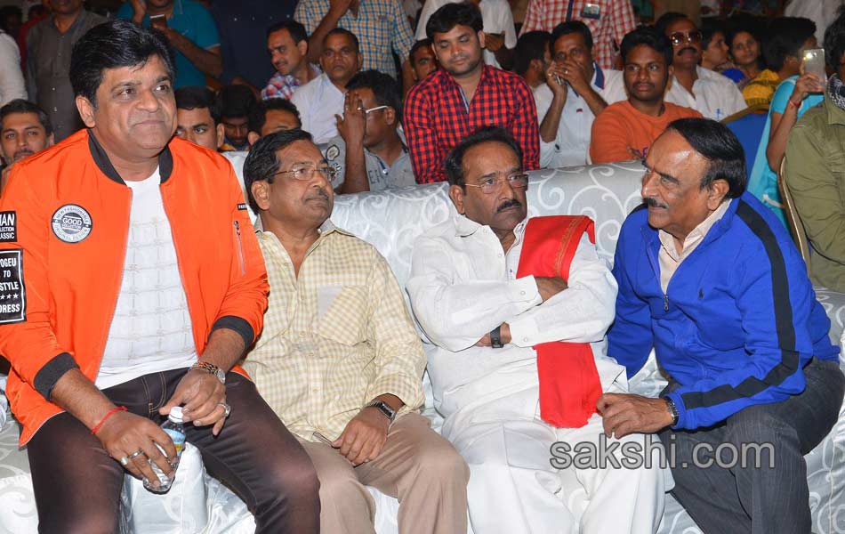 Chiranjeevis Khaidi No 150 pre release celebration19