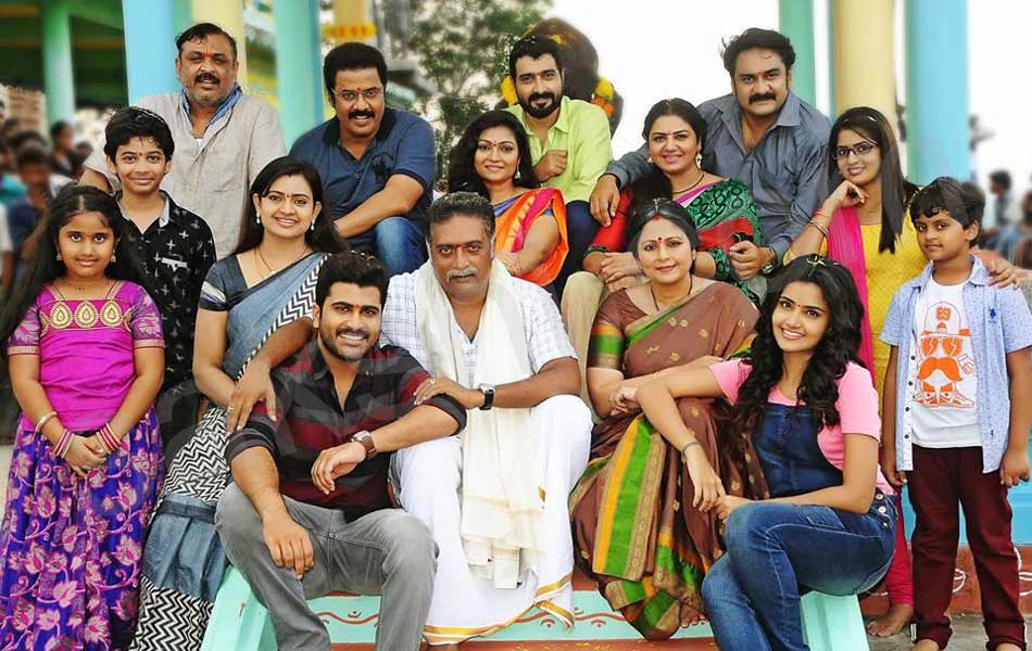 sathamanam bhavathi movie stills4