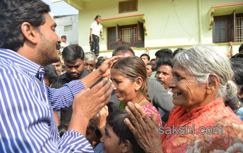 sixth day raithu bharosa yatra - Sakshi18