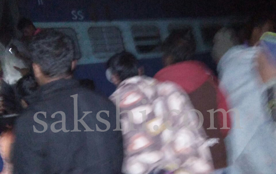 Train accident in andhra pradesh5