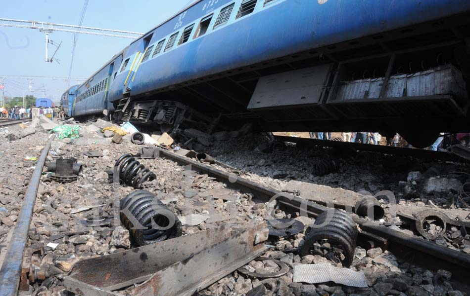 Train accident in andhra pradesh33