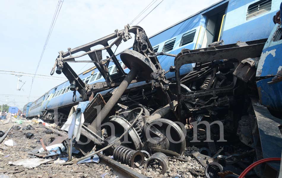 Train accident in andhra pradesh39