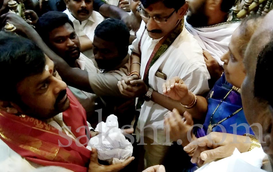 Chiranjeevi and his family participated in Maha Yagnam at Srikalahasti7