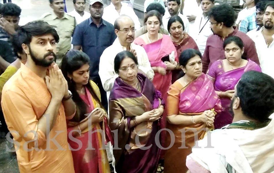 Chiranjeevi and his family participated in Maha Yagnam at Srikalahasti8