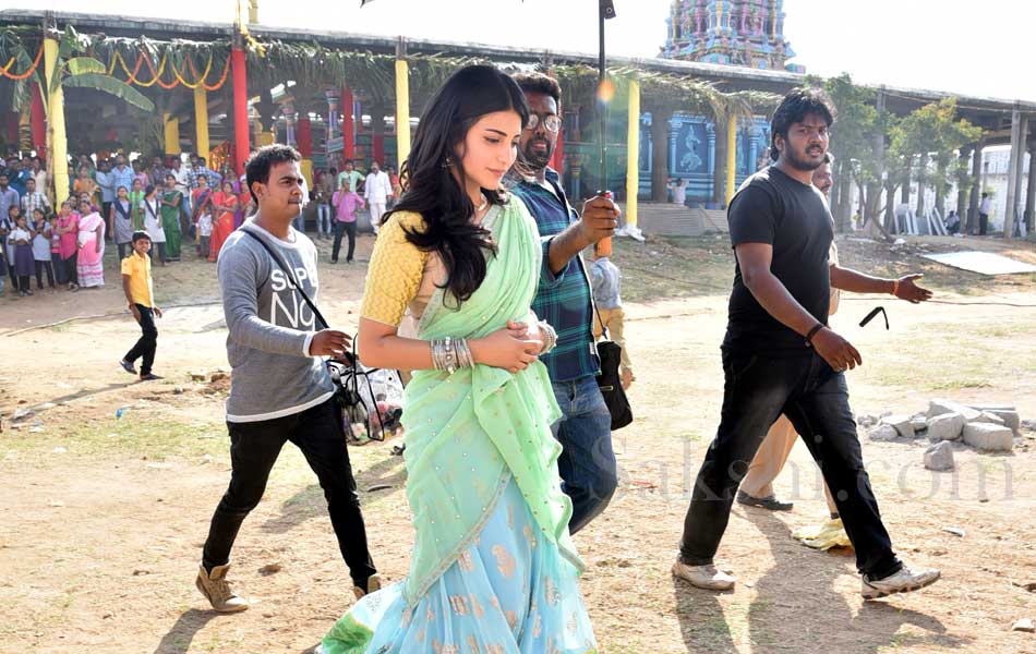 pawan kalyan katamarayudu shooting in sangareddy - Sakshi4