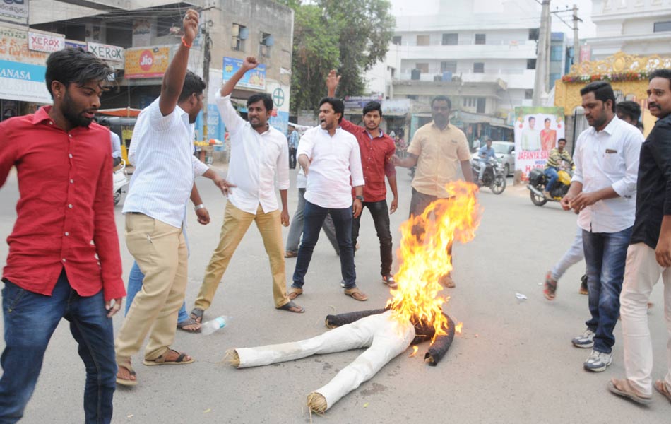 special status protest in anantapur - Sakshi7