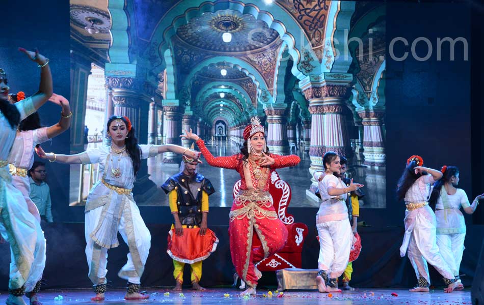 Drpadmaja Reddy presents kakatiya dance ballet at shilpakala vedika2