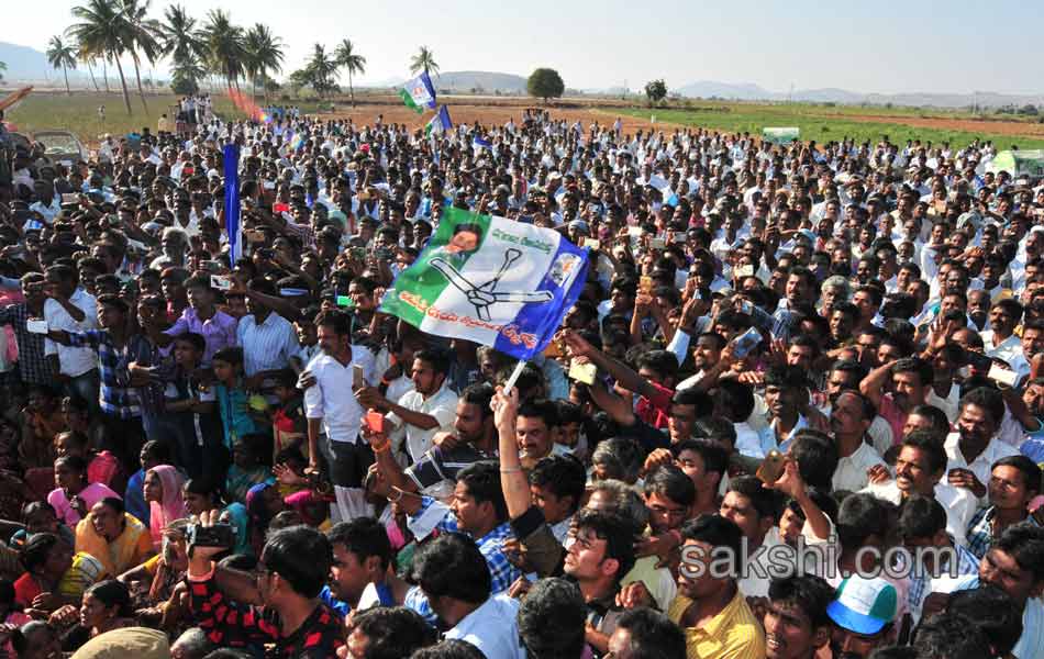 Today YS Jagan Mohan Reddy Mahadarna at uravakonda - Sakshi22