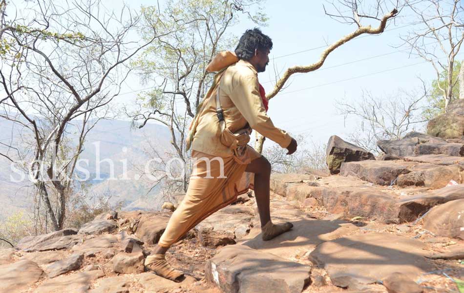 Siva devotees start journey to Srisailam Temple - Sakshi3