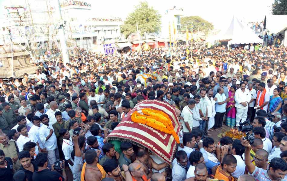 srisailam in mahas shivaratri - Sakshi16