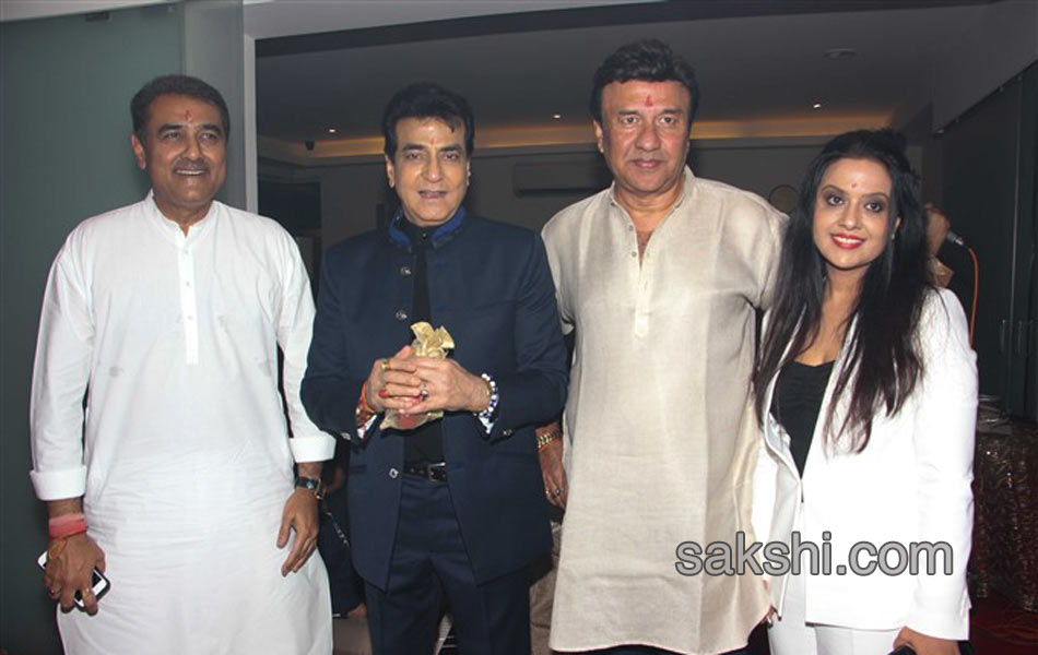 sachin tendulkar and jeetendra attend jagarata at anu malik house - Sakshi2