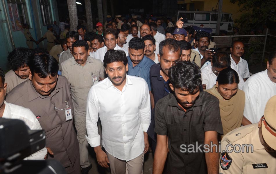 ys jaganmohan reddy console aqua factory victims - Sakshi5