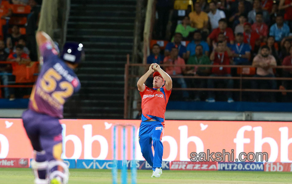 Gujarat lions won match with rising punelions4