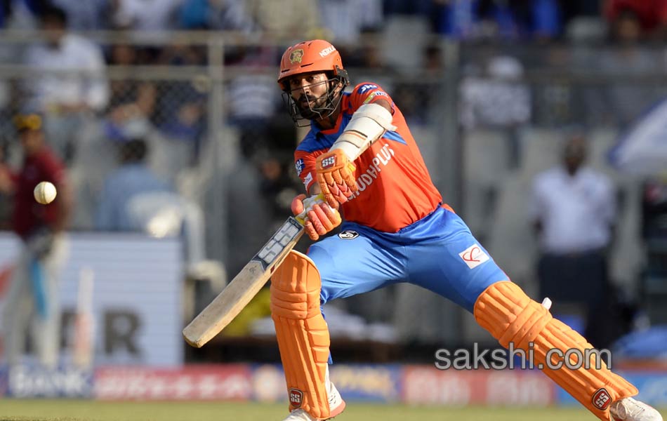 mumbai indians beats gujarat lions by 6 wickets - Sakshi15