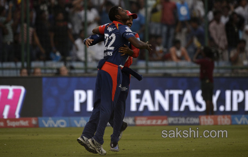 Kolkata Knight Riders beat Delhi Daredevils by 4 wickets10