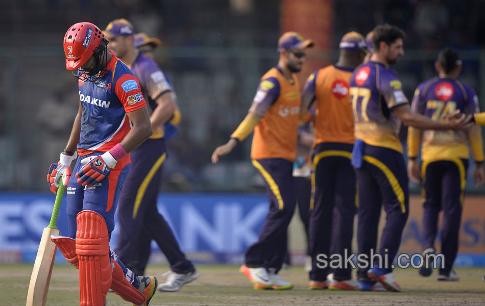 Kolkata Knight Riders beat Delhi Daredevils by 4 wickets16