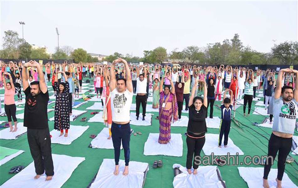 Bollywood Actress Shilpa Shetty performs Yoga in Jaipur3