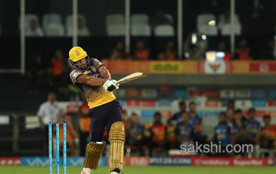 David Warner century sets up Sunrisers win over KKR14