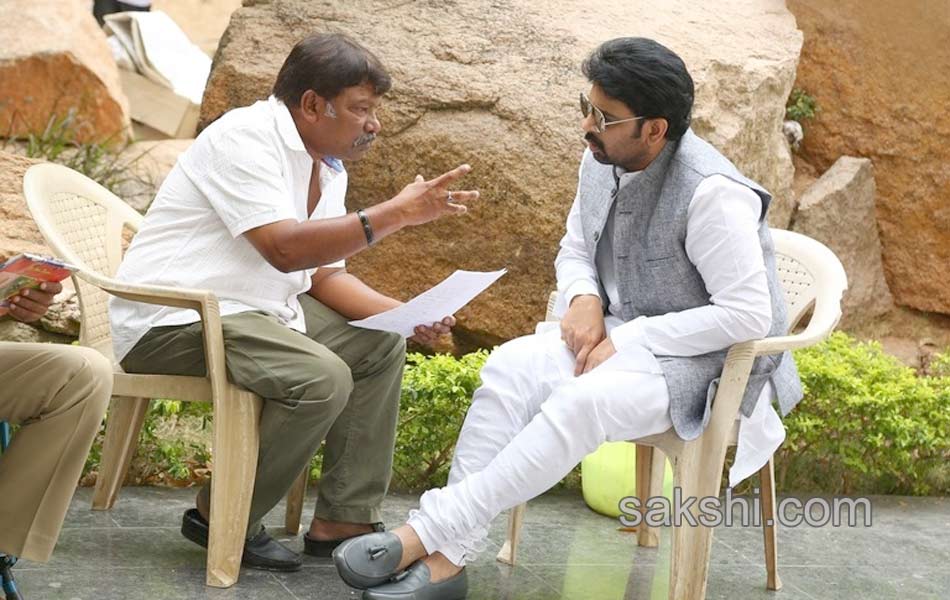 nakshatram working stills - Sakshi11