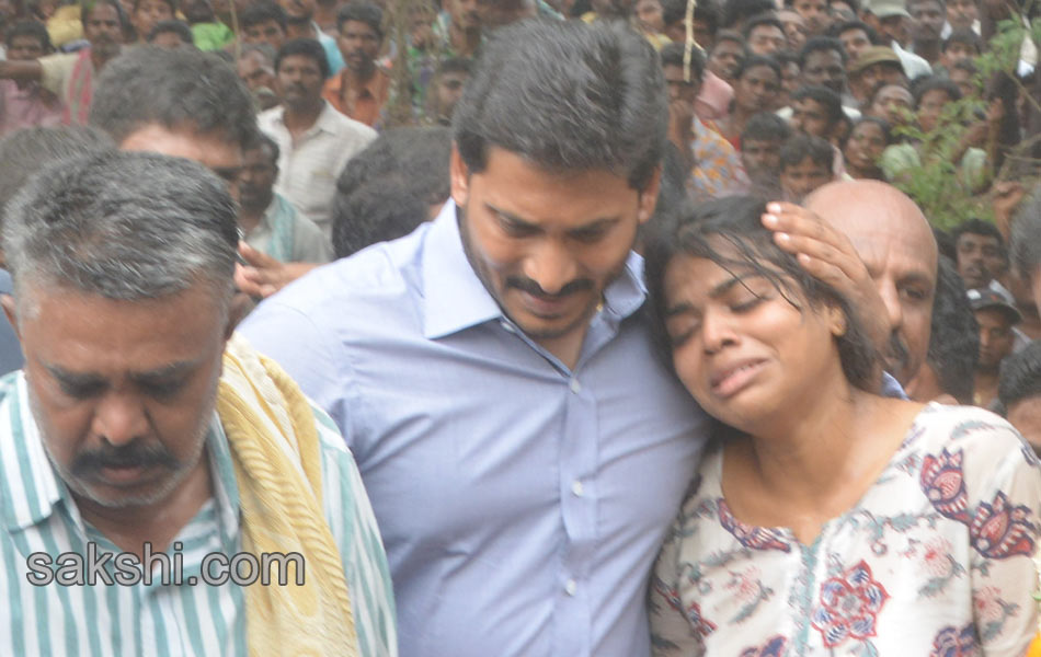 ys jagan attend cherukulapadu narayana reddy funeral - Sakshi2