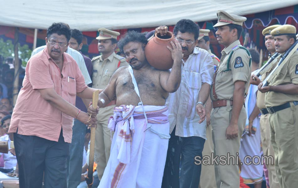 dasari narayanarao funeral with full state honours4