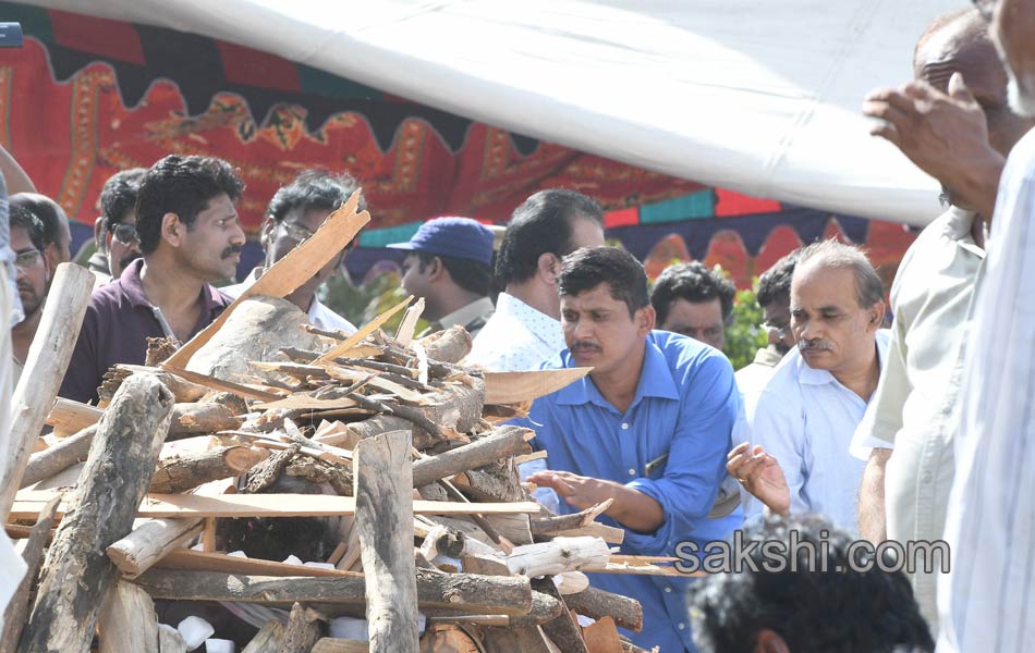 dasari narayanarao funeral with full state honours9