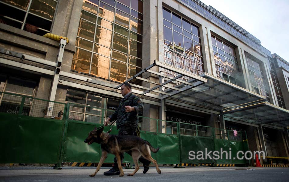 Gun fire and explosions heard at resorts world manila - Sakshi2