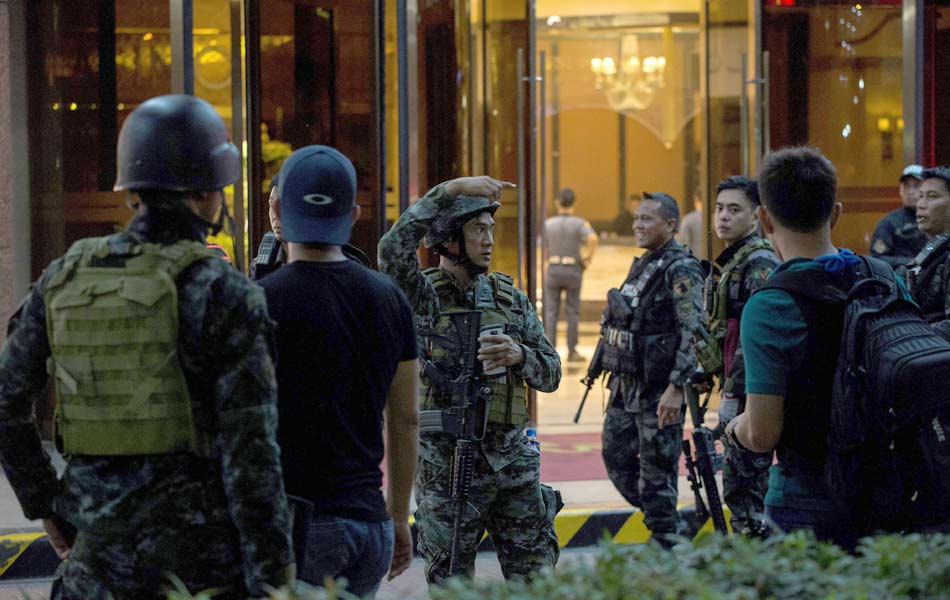 Gun fire and explosions heard at resorts world manila - Sakshi14